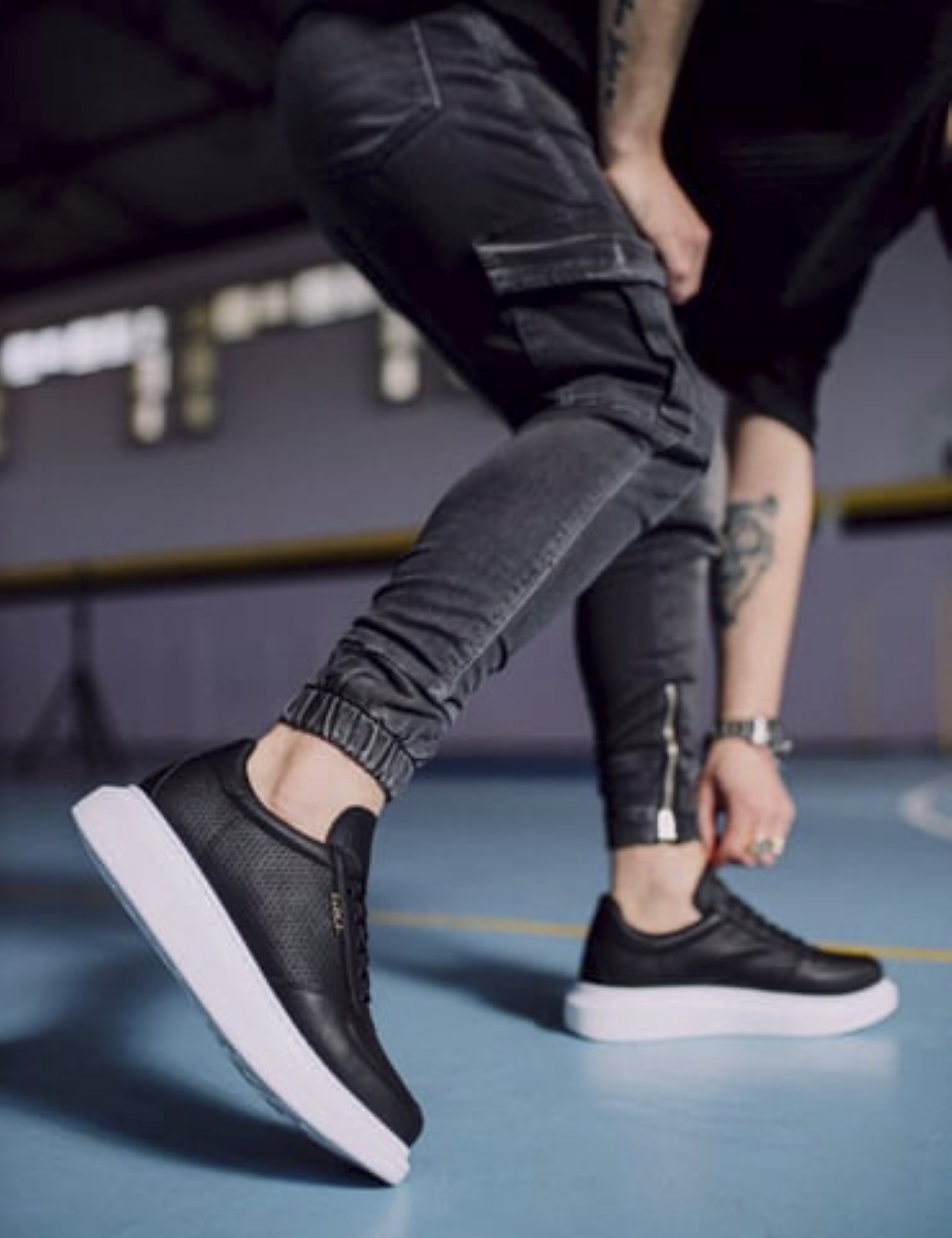 Ανδρικά ασπρόμαυρα Sneakers δερματίνη ανάγλυφο σχέδιο 0422020 φωτογραφία